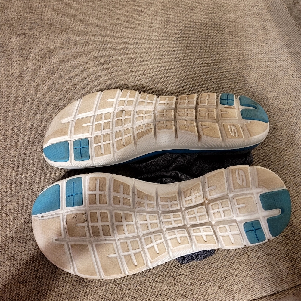 Sketchers thongs scandals - Picture 4 of 4